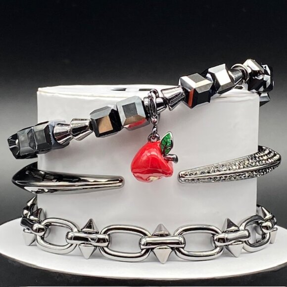 Beware The Enchantment ST38056 Halloween Stack 2025 Apple Charm - Picture 2 of 4